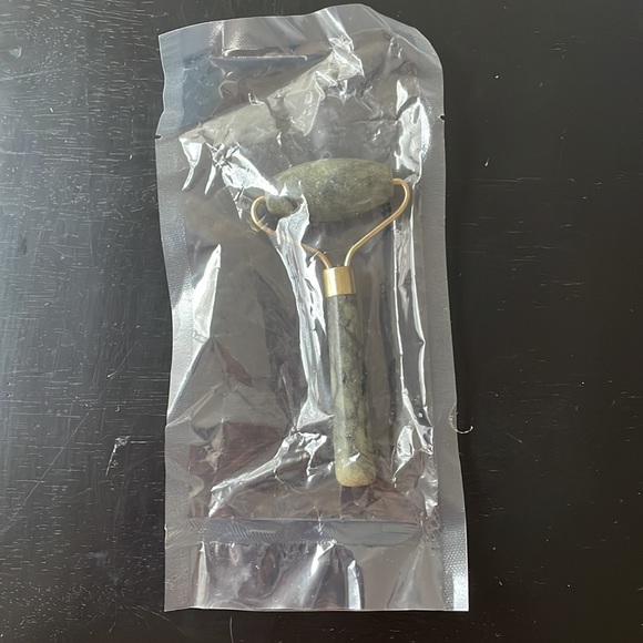 NWT Jade Facial Roller - Picture 2 of 2